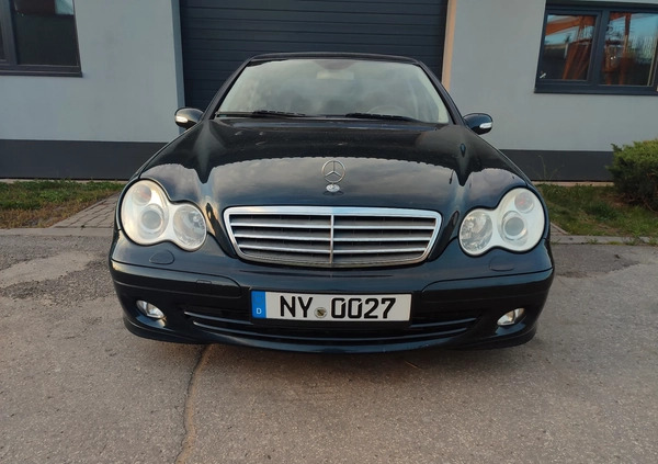 Mercedes-Benz Klasa C cena 18200 przebieg: 238177, rok produkcji 2004 z Starachowice małe 191